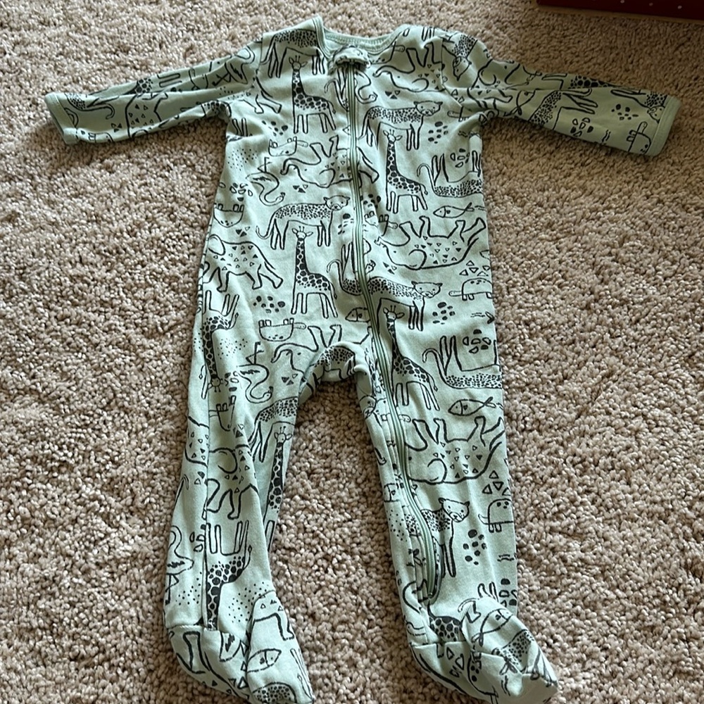 Focus kids 9 mo zoo animal print footed pajama